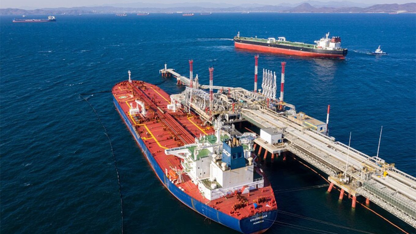 Giá dầu tăng mạnh, Brent áp sát 100 USD/thùng khi căng thẳng Mỹ - Iran leo thang