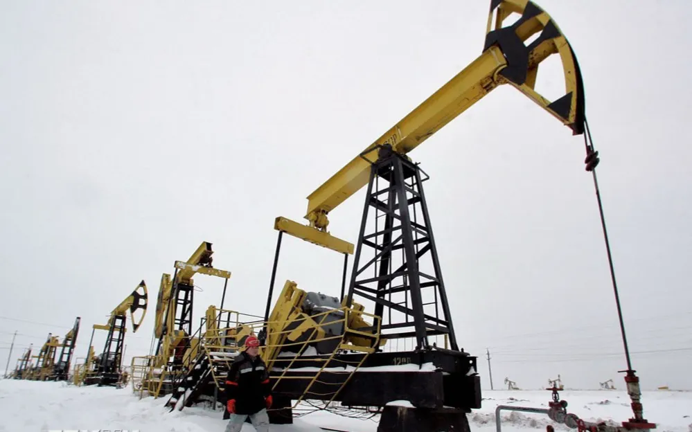 Giá Dầu Tăng Vọt: Brent Vượt Mốc 90 USD Khi Xung Đột Mỹ - Iran Leo Thang Đỉnh Điểm